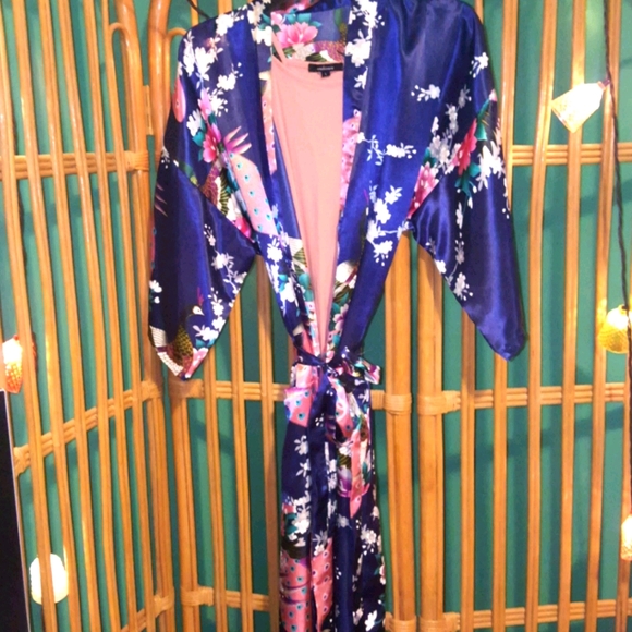 🚨Final! Satin Sakura Peacock Blossom Kimono - Picture 2 of 5
